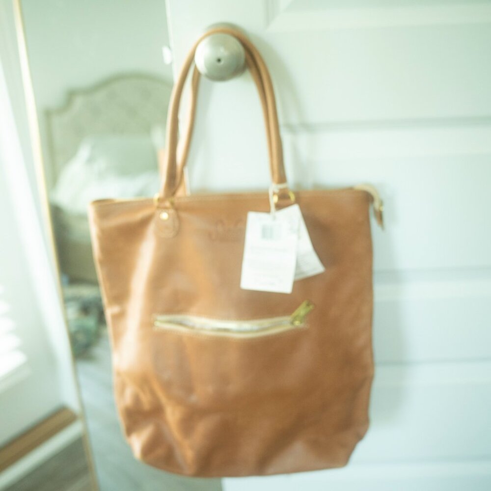 CONVERTIBLE TOTE CROSSBODY